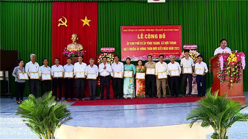 Công bố ấp Khu Phố và ấp Vĩnh Thành đạt chuẩn ấp nông thôn mới kiểu mẫu