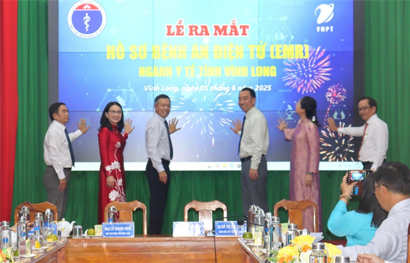 Lễ ra mắt Hồ sơ bệnh án điện tử (EMR) ngành y tế tỉnh Vĩnh Long