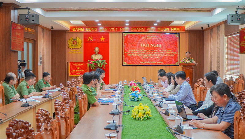 Bàn giao nhiệm vụ Cơ quan Thường trực Ban Chỉ đạo về khoa học, công nghệ, chuyển đổi số và Đề án 06