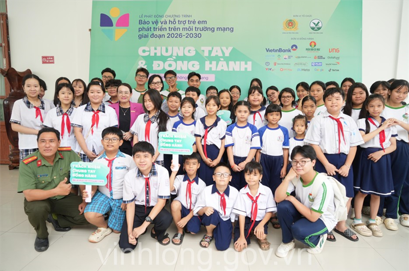 Bảo vệ và hỗ trợ trẻ em phát triển trên môi trường mạng
