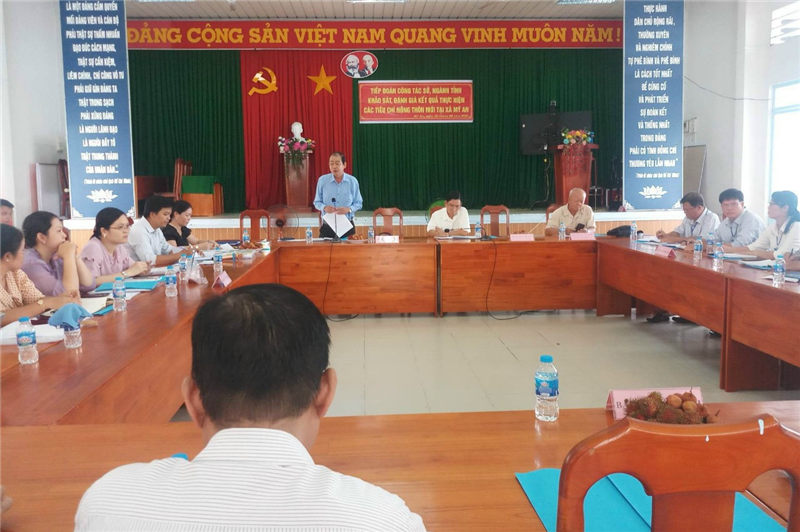 Phó Chủ tịch UBND tỉnh Vĩnh Long khảo sát sạt lở tại xã Phong Thạnh