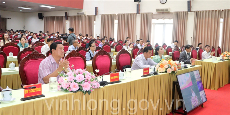 Hội nghị trực tuyến giới thiệu giải pháp chuyển đổi số, ứng dụng trí tuệ nhân tạo (AI) cho cán bộ, công chức, viên chức trên địa bàn tỉnh Vĩnh Long